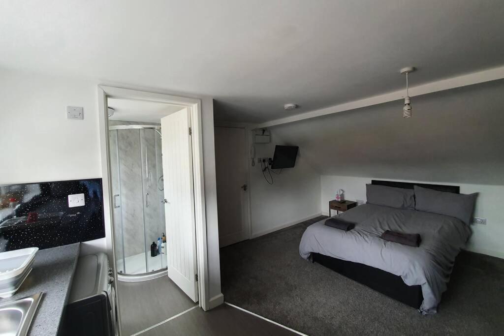 شقة 2Nd Floor Comfy Swindon Centre - Loft Studio المظهر الخارجي الصورة