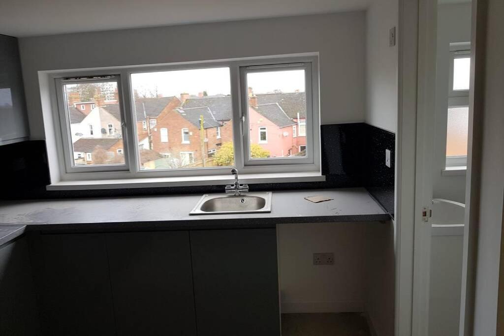 شقة 2Nd Floor Comfy Swindon Centre - Loft Studio المظهر الخارجي الصورة